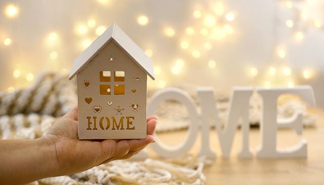 Festive Frenzy? Sell Your Home Like a Pro!