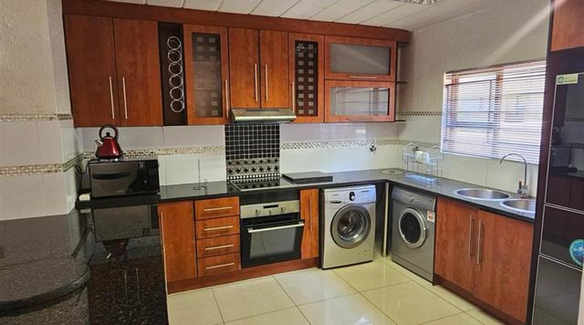 3 Bedroom Apartment For Sale in Morningside