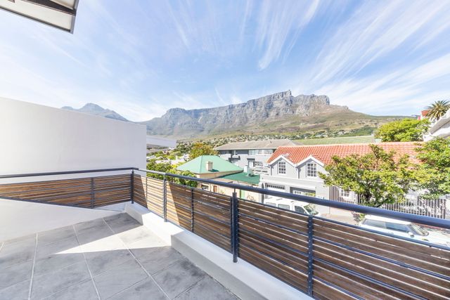 Newly renovated 2-bedroom home with uninterrupted views of Table Mountain