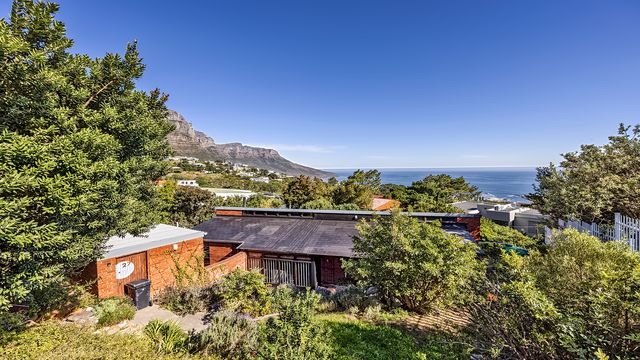 3 Bedroom House For Sale in Camps Bay