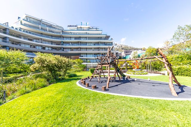 2 Bedroom Apartment For Sale in Bantry Bay