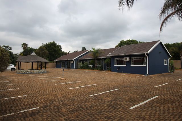 450m² Business Centre To Let in Bedfordview
