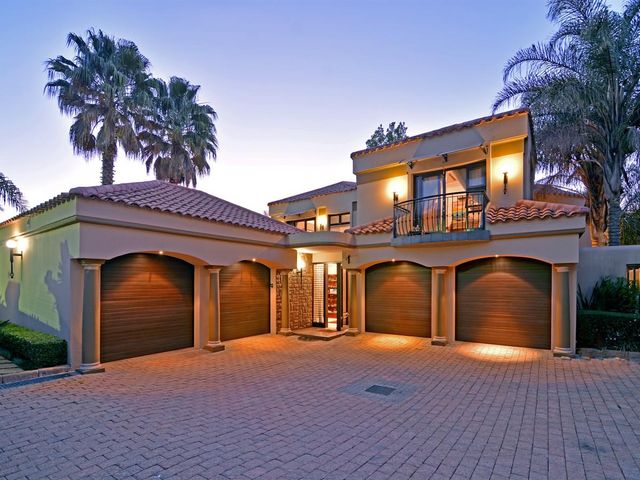 BREATHTAKING CLUSTER WITH TOP FINISHES 24 HOUR ACCESS CONTROLLED GATED AREA!!!