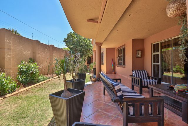 THREE BEDROOM HOUSE WITH FLATLET FOR SALE IN DAWNVIEW ENCLOSURE