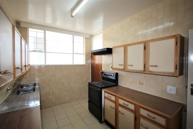 NEAT AS A PIN, TWO BEDROOM TWO BATHROOM APARTMENT IN MELROSE ARCH FOR SALE!