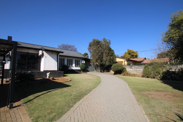 4 Bedroom House For Sale in Isandovale
