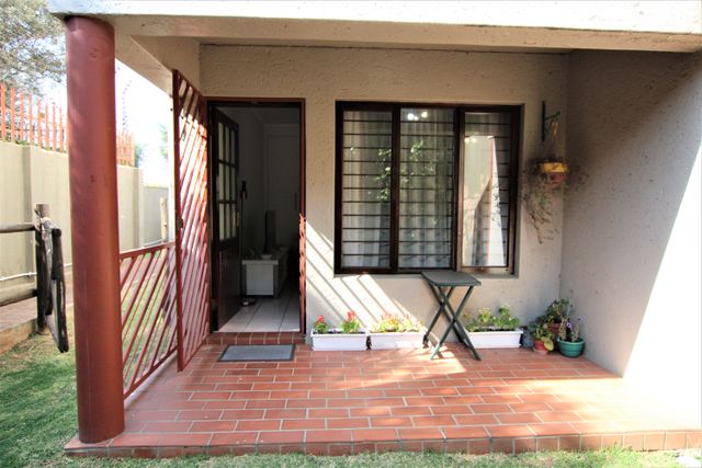 ONE BEDROOM GARDEN UNIT FOR SALE IN SECURE COMPLEX IN MORNINGHILL