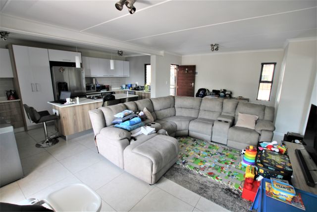 IMMACULATE TWO BEDROOM UNIT AT FISH EAGLE VIEW