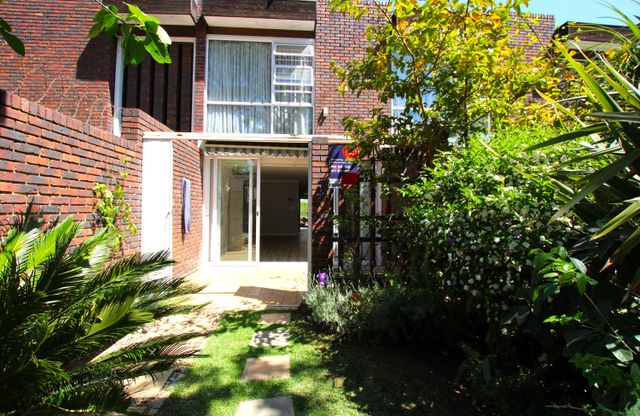 TWO BEDROOM TWO BATHROOM TOWNHOUSE IN SECURE COMPLEX IN ESSEXWOLD