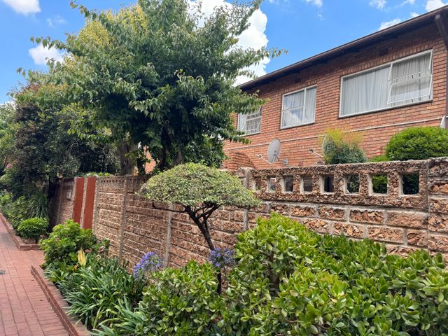 THREE BEDROOM TOWNHOUSE FOR SALE IN BEDFORDVIEW