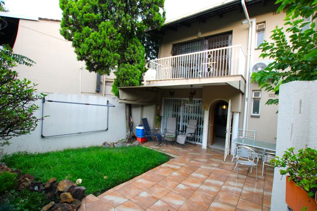 THREE BEDROOM TOWNHOUSE FOR SALE IN SOUGHT AFTER AREA