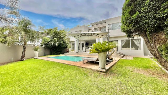 ABSOLUTE SPECTACULAR FIVE BEDROOM HOME IN THORN VALLEY ESTATE