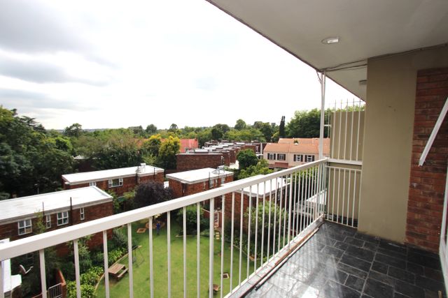 STUNNING TWO BEDROOM APARTMENT TO LET IN ESSEXWORLD