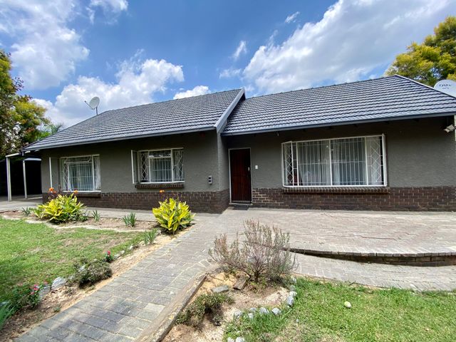 3 Bedroom House To Let in Edenvale Central