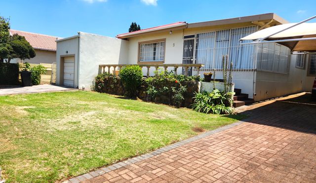 THREE BEDROOM HOUSE FOR SALE IN PRIMROSE