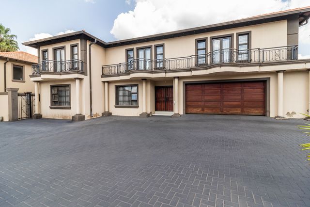 DISCOVER LUXURY IN BEDFORDVIEW, FIVE BEDROOM DREAM HOME AWAITS!