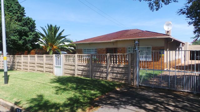 FOUR BEDROOM HOUSE FOR  SALE IN PRIMROSE.