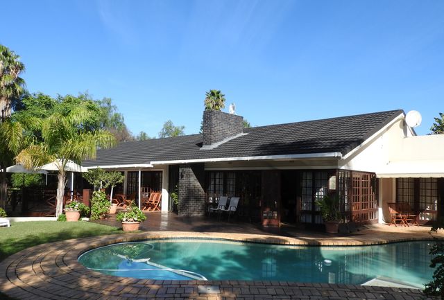 700m² Guesthouse For Sale in Oudtshoorn Central