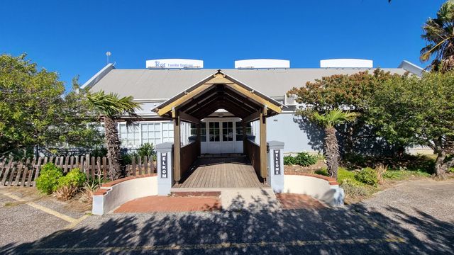 650m² Office To Let in Somerset West Rural