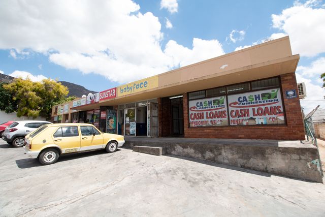PIKETBERG: COMMERCIAL PROPERTY IN MAIN ROAD FOR SALE