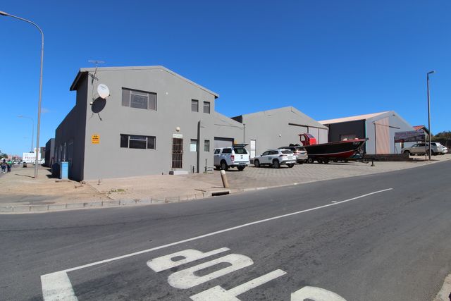 Large Commercial Property in a prime location in Vredenburg