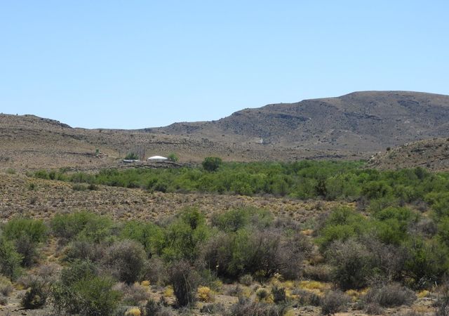 LAINGSBURG: Koup Karoo farm with mountains and dry rivers