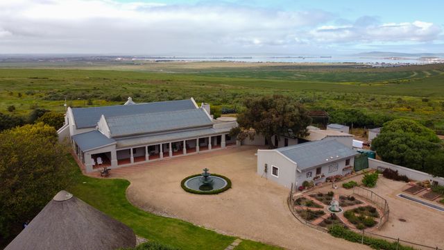 1260m2 Guest Farm offering tourism busines opportunities, and a 30ha land development opportunity