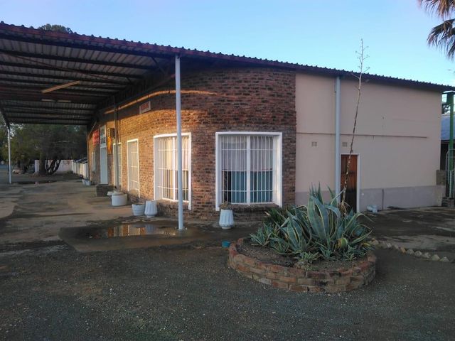 VOSBURG: 4 Bedroom family home and business potential