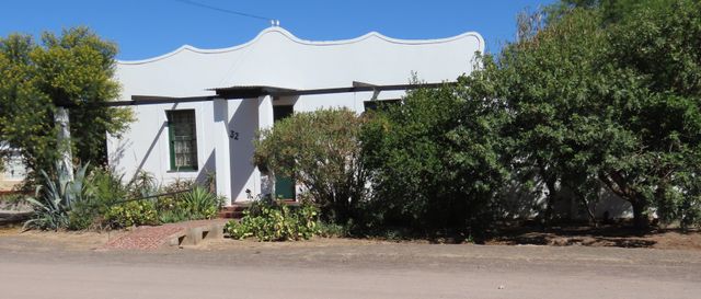 Lovely Three Bedroom Home in the Karoo