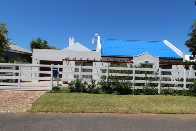 Spacious 3 bed Freehold To Let Kleinmond - ideal for a family seeking tranquility near the coast.