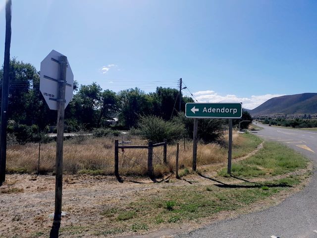 INCOME-EARNING SMALLHOLDING WITH A NEAT 1 BEDROOM COTTAGE IN ADENDORP, GRAAFF-REINET