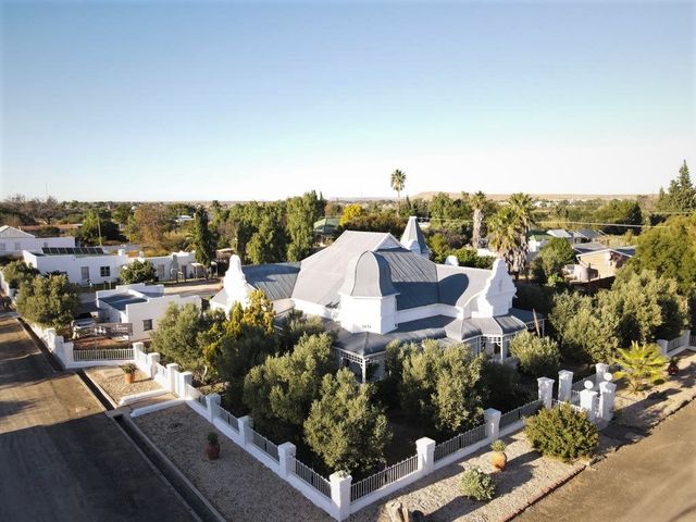 FAIRYTALE GRAND VICTORIAN IN THE HEART OF THE KAROO