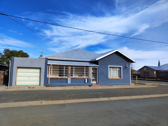 Residential investment property for sale in De Aar