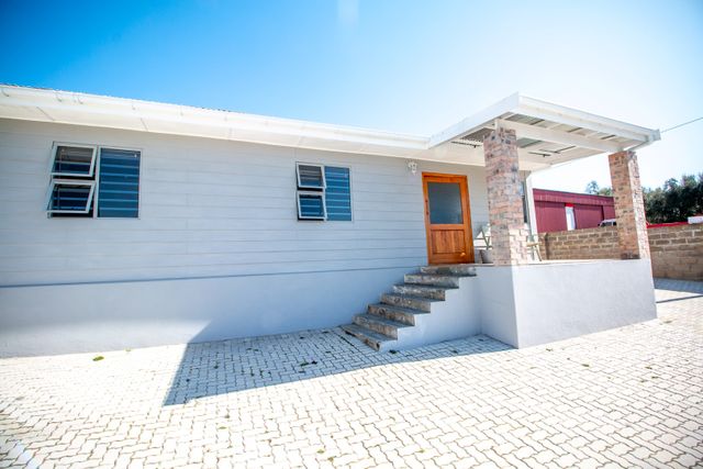PIKETBERG: THREE BEDROOM HOUSE FOR SALE