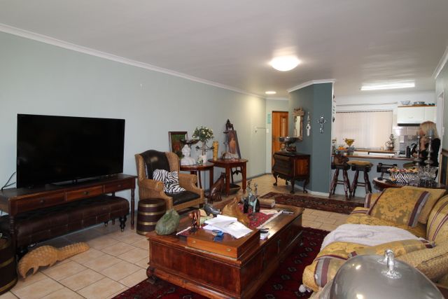 3 Bedroom Apartment To Let in Kleinmond Central