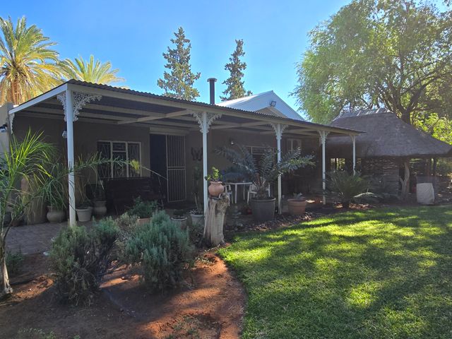 Country Living Retreat Just Outside Upington with lots to offer