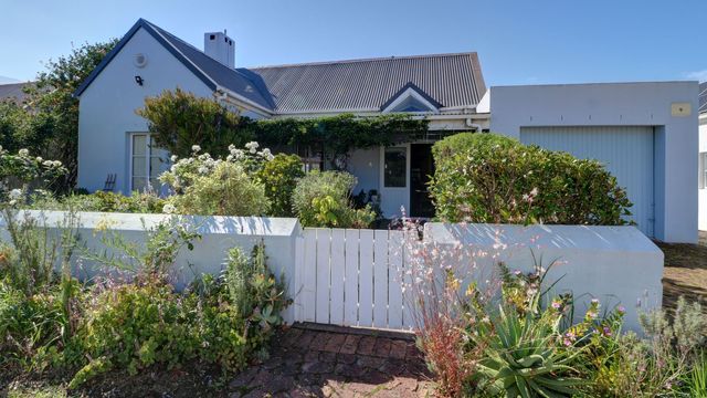 2 Bedroom House For Sale in Greyton