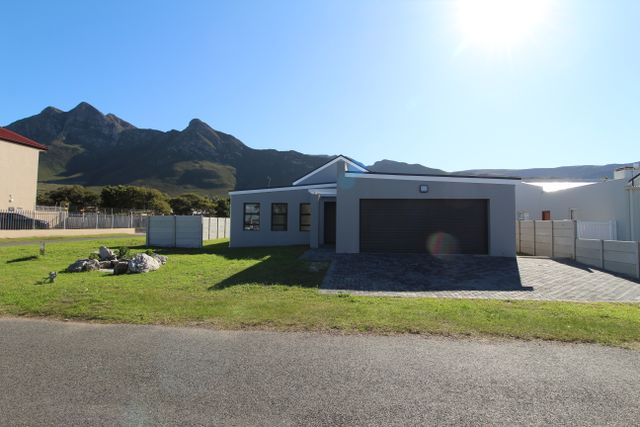3 Bedroom Freehold To Let in Kleinmond Central