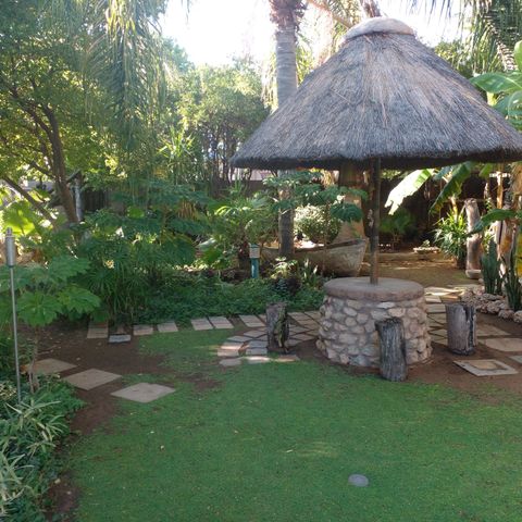 This fully furnished garden cottage is located in a tranquil and peaceful part of Upington